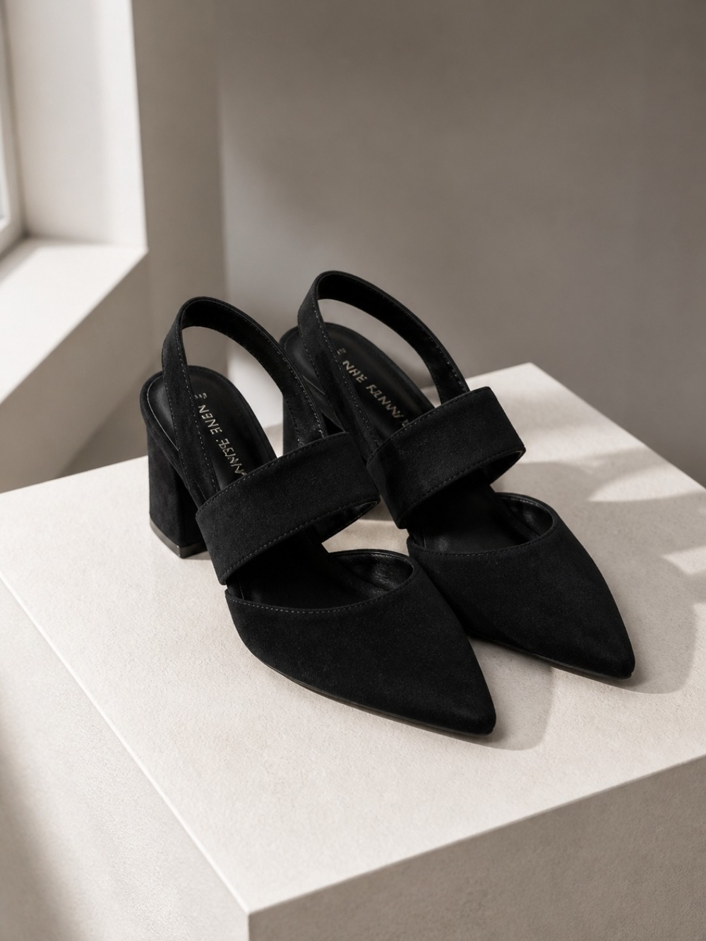 Anne Klein Classic Black Pointed Slingback Block Heels Women's Size 7